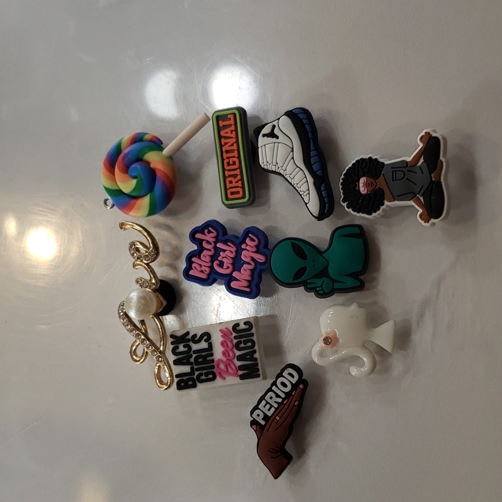 10 random croc jibbitz!